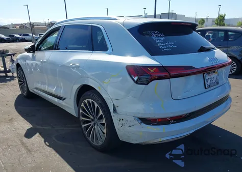2019 Audi E-Tron Premium Plus z USA, uszkodzony, nr VIN WA1VABGE7KB012812